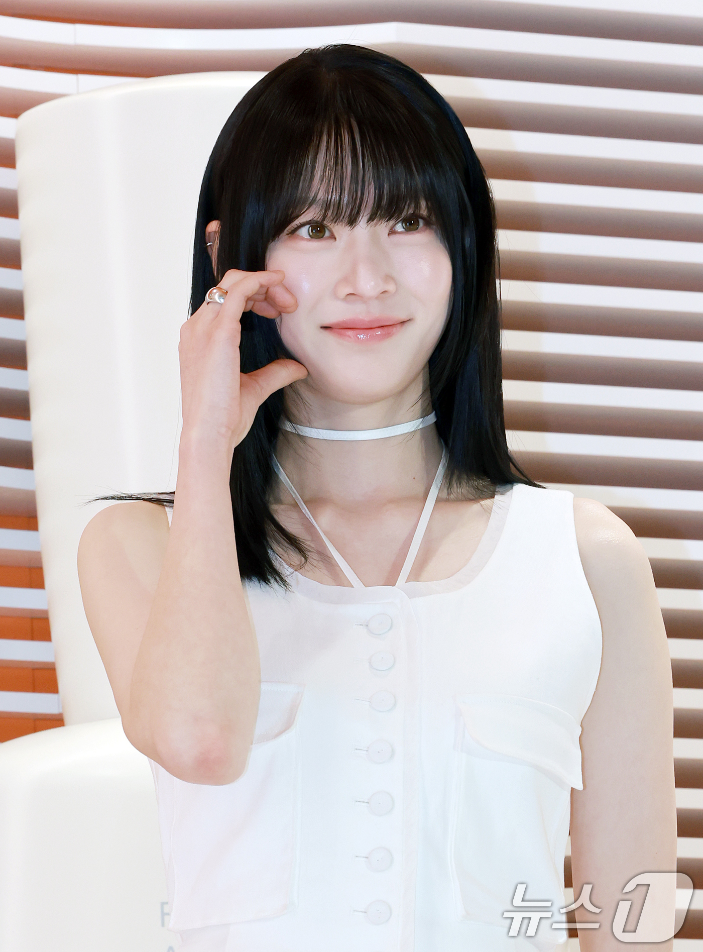 (서울=뉴스1) 김진환 기자 = 배우 공승연이 10일 서울 송파구 롯데 에비뉴엘 잠실점 더 크라운에서 열린 글로벌 럭셔리 뷰티 브랜드 설화수 윤조에센스 팝업스토어 오픈 포토월에 참 …