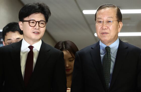 권영세 "대선에서 방해" 한동훈 "진짜 내란당 될 뻔"…공개 설전