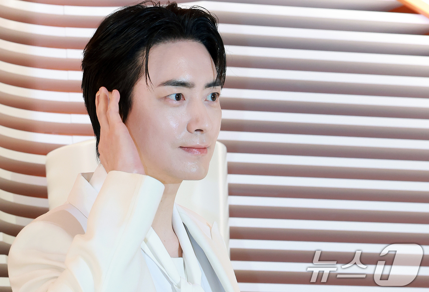 (서울=뉴스1) 김진환 기자 = 배우 이준혁이 10일 서울 송파구 롯데 에비뉴엘 잠실점 더 크라운에서 열린 글로벌 럭셔리 뷰티 브랜드 설화수 윤조에센스 팝업스토어 오픈 포토월에 참 …