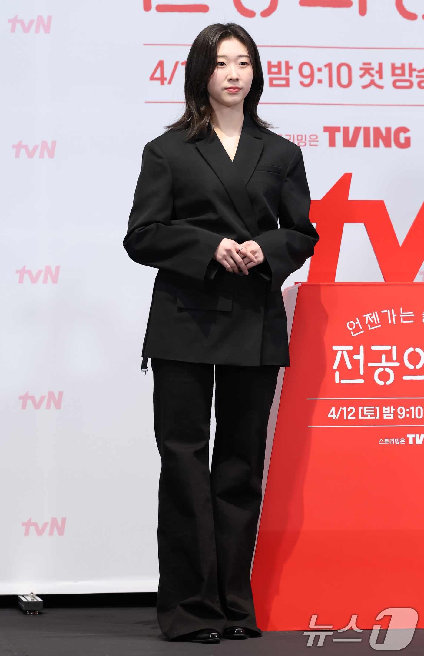 (서울=뉴스1) 권현진 기자 = 배우 한예지가 10일 서울 구로구 라마다서울신도림호텔에서 열린 tvN 새 토일드라마 '언제가는 슬기로울 전공의생활' 제작발표회에 참석해 포즈를 취하 …