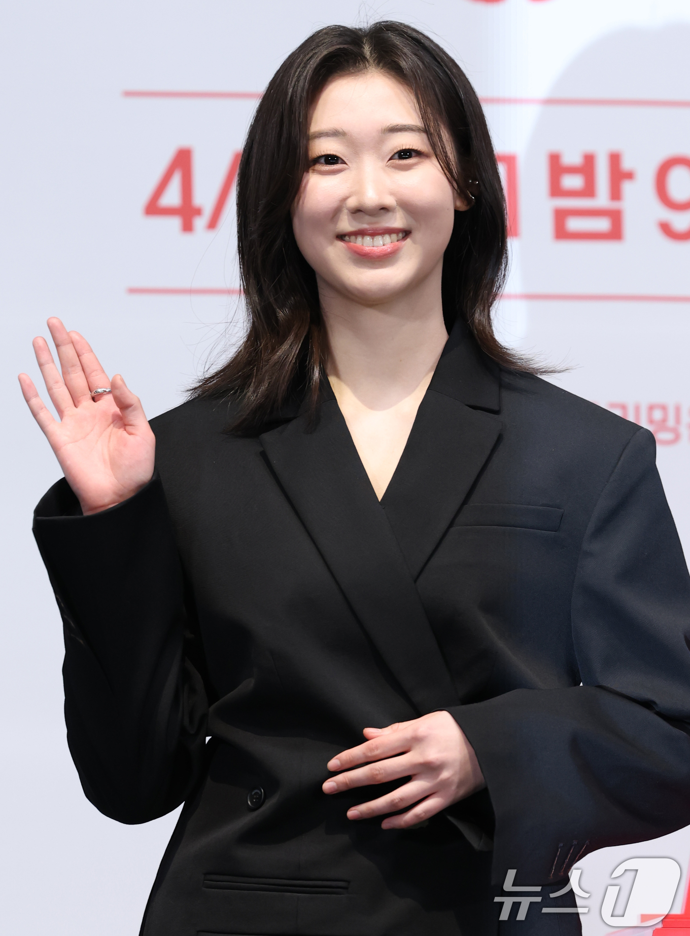 (서울=뉴스1) 권현진 기자 = 배우 한예지가 10일 서울 구로구 라마다서울신도림호텔에서 열린 tvN 새 토일드라마 '언제가는 슬기로울 전공의생활' 제작발표회에 참석해 포즈를 취하 …
