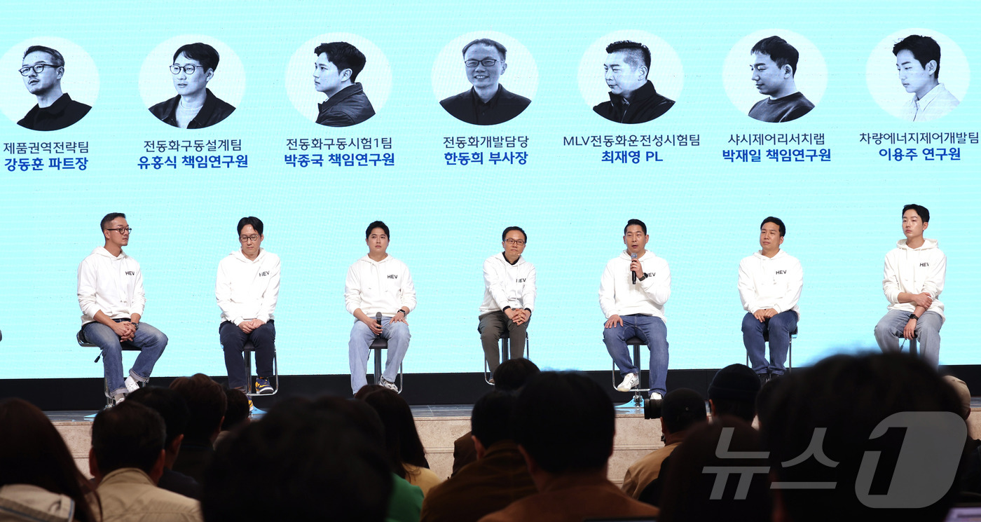 (서울=뉴스1)  박지혜 기자 = 지난 9일 서울 중구 크레스트72에서 열린 현대차그룹 차세대 하이브리드 시스템 테크 데이에서 관계자들이 취재진 질문에 답하고 있다. 2025.4. …