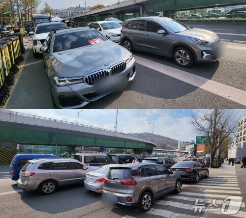 본문 이미지 - 10일 오후 서울 용산구 한남동 관저 인근 집회 현장에 참가자들의 차량이 이중, 삼중으로 무단 주차된 상태다. / 뉴스1 권진영 기자