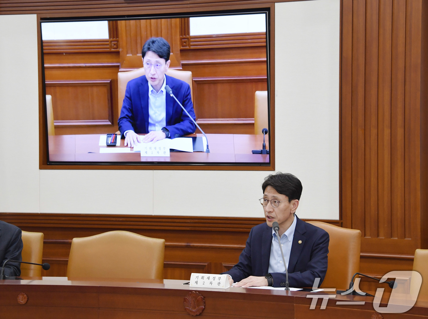 (과천=뉴스1) = 김윤상 기획재정부 차관이 10일 서울 종로구 정부서울청사에서 열린 '제11차 재정집행 점검회의'를 주재하고 있다. (기획재정부 제공. 재판매 및 DB 금지) 2 …