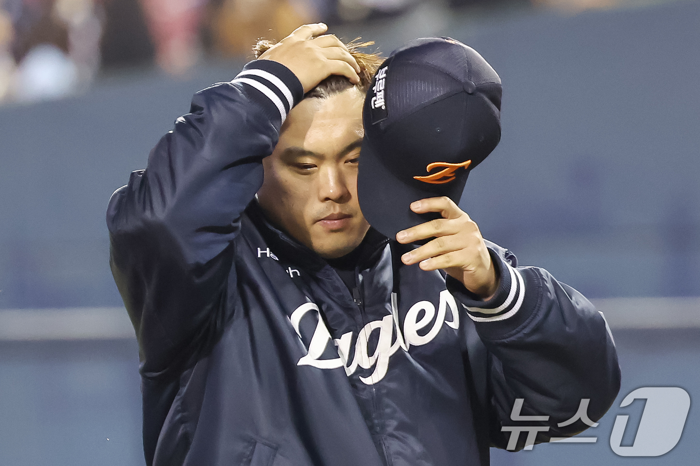 (서울=뉴스1) 민경석 기자 = 10일 오후 서울 송파구 잠실야구장에서 열린 '2025 신한 SOL뱅크 KBO 리그' 한화 이글스와 두산 베어스의 경기에서 7대2로 한화가 승리를 …