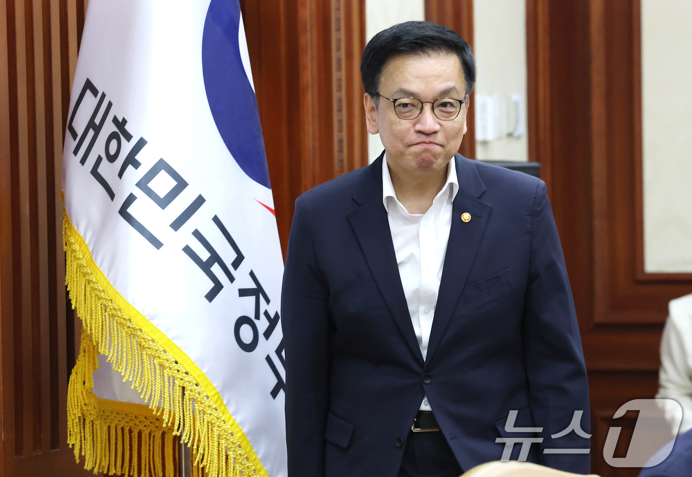 (서울=뉴스1) 임세영 기자 = 최상목 경제부총리 겸 기획재정부 장관이 11일 서울 종로구 정부서울청사에서 열린 대외경제장관회의에 참석하고 있다.  2025.4.11/뉴스1