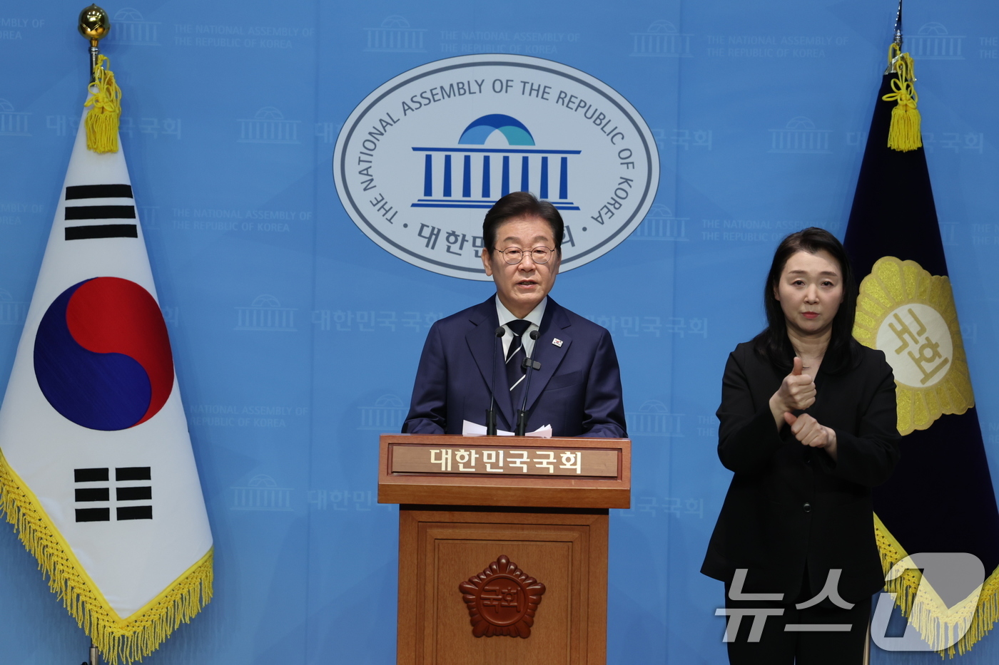 (서울=뉴스1) 이재명 기자 = 제21대 대통령선거에 출마를 선언한 이재명 더불어민주당 전 대표가 11일 오전 서울 여의도 국회 소통관에서 기자회견을 열고 비전 및 캠프 인선을 발 …