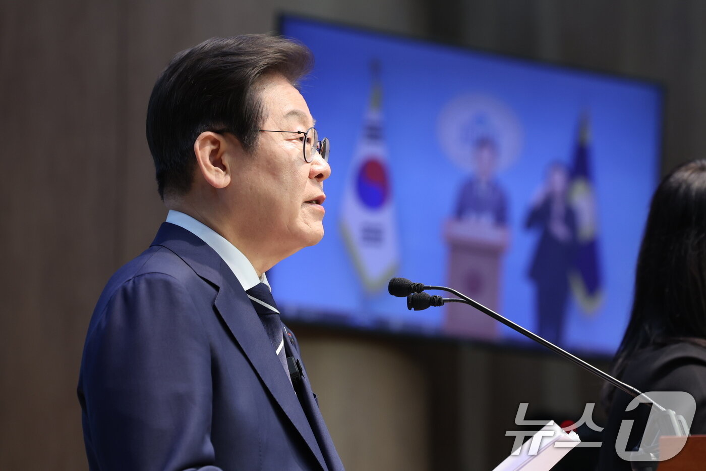 본문 이미지 - 제21대 대통령선거에 출마를 선언한 이재명 더불어민주당 전 대표가 11일 오전 서울 여의도 국회 소통관에서 기자회견을 열고 비전 및 캠프 인선을 발표하고 있다. 2025.4.11/뉴스1 ⓒ News1 이재명 기자
