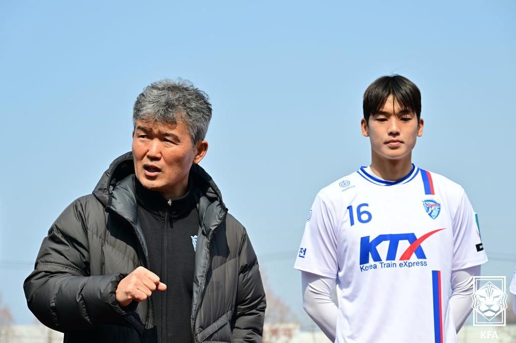 본문 이미지 - 김승희 전무이사는 풀뿌리 축구를 비롯해 잘 보이지 않는 곳까지 신경 써 선수들이 잘 자랄 수 있는 토대를 만들겠다고 약속했다. &#40;대한축구협회 제공&#41;