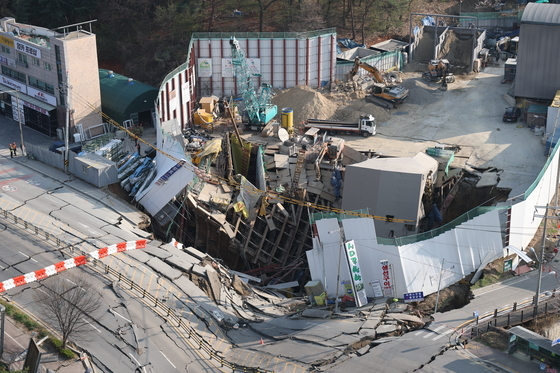 광명 신안산선 터널 붕괴 '인재'…중앙기둥 하중 2.5배 과소 설계