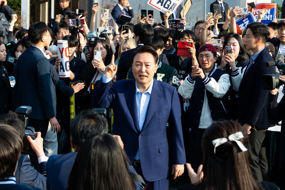 尹 부부 '캣타워 횡령 의혹' 수사 중지…서울청, 추가 수사 지시