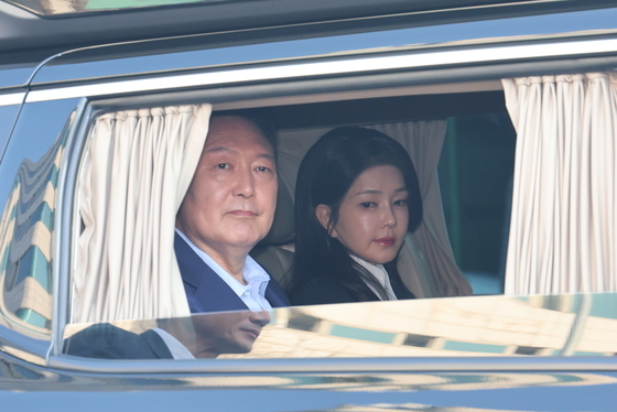 '김건희 명품백 수수 알고도 미신고' 尹 1심, 내달 시작