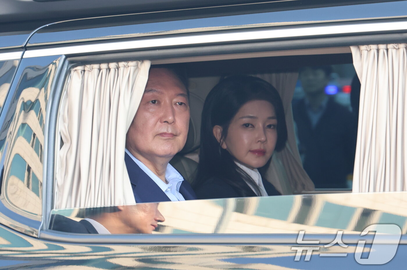 본문 이미지 - 윤석열 전 대통령과 김건희 여사. (공동취재) 2025.4.11/뉴스1 ⓒ News1 김성진 기자