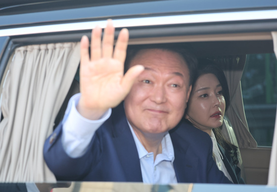 尹부부 대면하나…'무상 여론조사' 김건희 증인신문[주목, 이주의 재판]