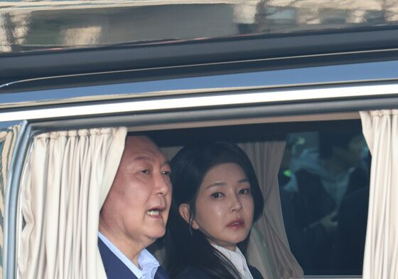 [단독] "김건희도 계엄 위자료 내라"…尹부부 상대 1만명 손배소