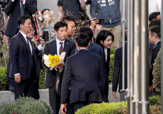 특검,  김성훈 前경호차장 첫 소환…'해군 선상파티 의혹' 피의자 신분