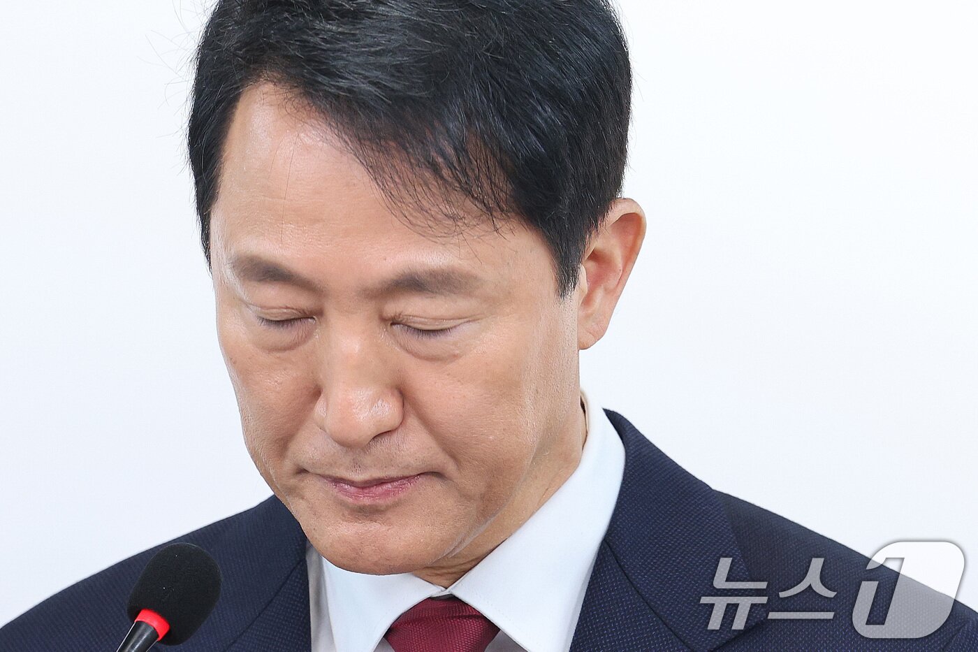 본문 이미지 - 오세훈 서울시장이 12일 오전 서울 여의도 국민의힘 당사에서 가진 긴급 기자회견에서 대선 불출마 선언을 하고 있다. 2025.4.12/뉴스1 ⓒ News1 신웅수 기자