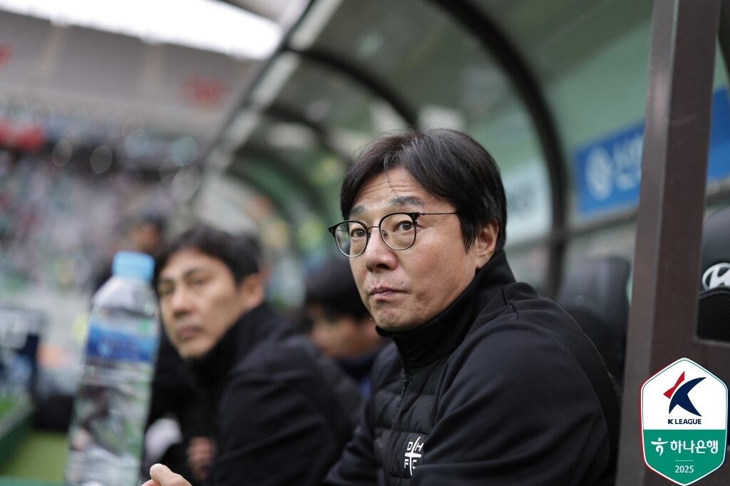 본문 이미지 - 황선홍 대전 하나시티즌 감독.(한국프로축구연맹 제공)