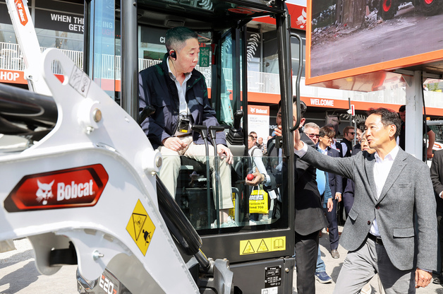 두산, 연이틀 강세…장중 130만원 넘어 전고점 경신[핫종목]