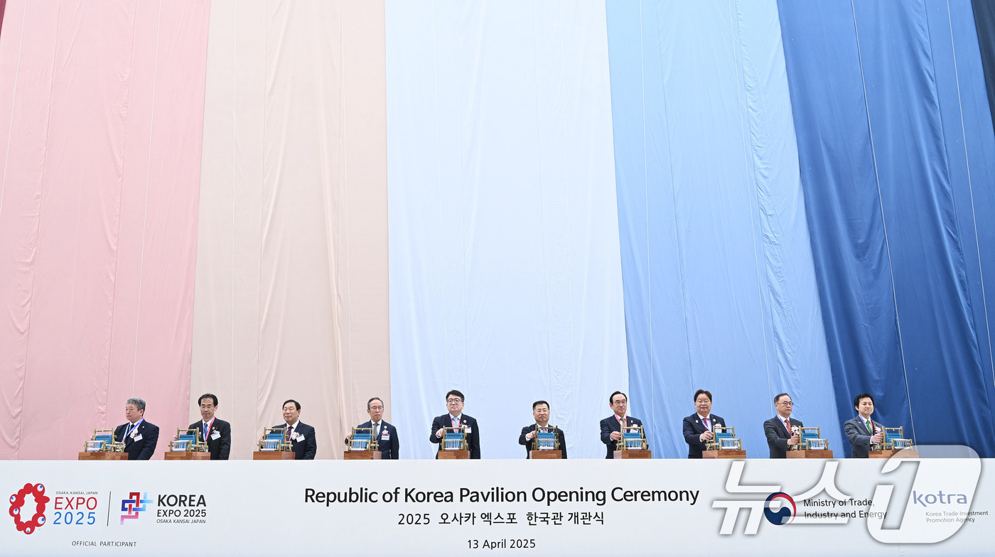 (서울=뉴스1) = 최남호 산업통상자원부 2차관이 13일(한국시간) 일본 오사카 엑스포 한국관에서 열린 2025 오사카 엑스포 한국관 개관식에 참석하고 있다. (산업통상자원부 제공 …