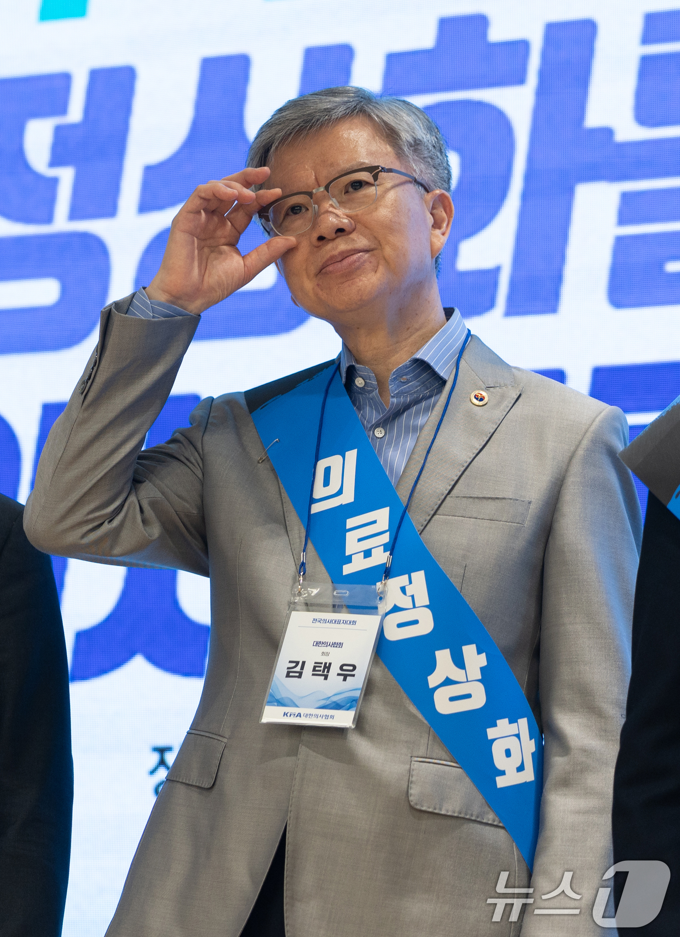 (서울=뉴스1) 이승배 기자 = 김택우 대한의사협회장이 13일 오후 서울 용산구 대한의사협회에서 열린 대선기획본부 출범식에 참석하고 있다. 2025.4.13/뉴스1