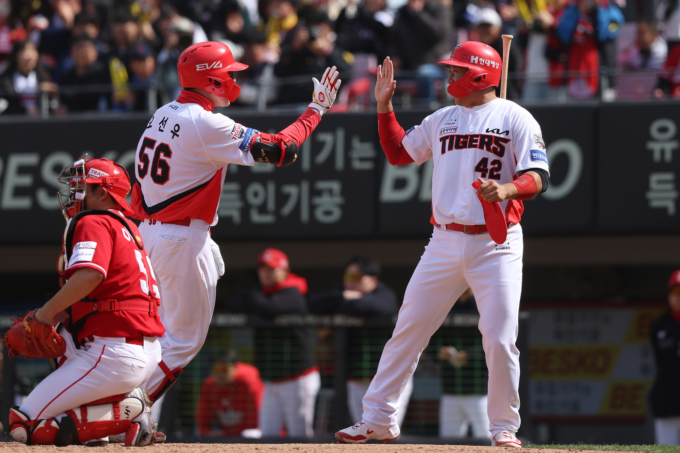 (서울=뉴스1) = KIA 타이거즈 오선우가 13일 열린 KBO리그 광주 SSG 랜더스전에서 5회말 결승 2점 홈런을 터뜨려 팀 승리를 이끌었다. (KIA 타이거즈 제공. 재판매 …