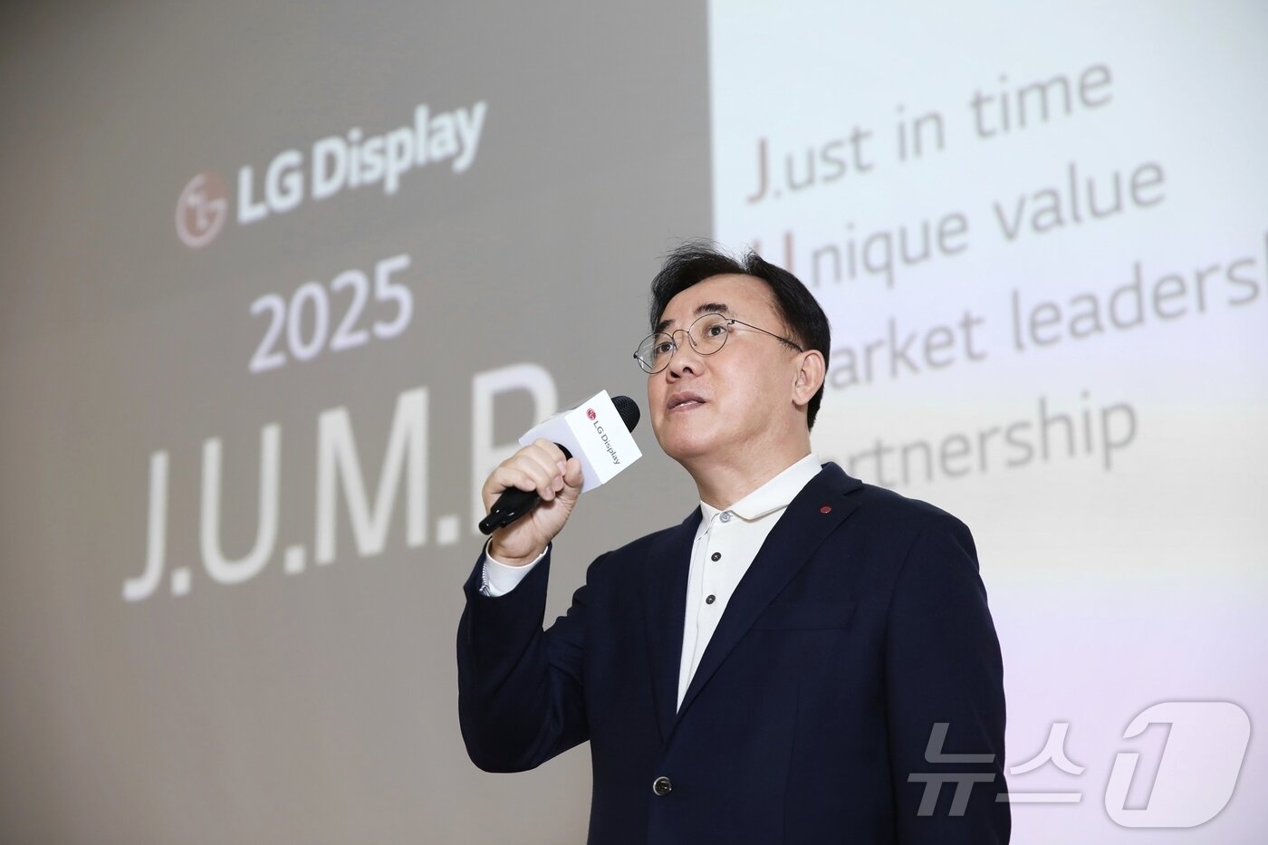 본문 이미지 - 정철동 LG디스플레이 대표이사 사장(LG디스플레이 제공) ⓒ News1 DB