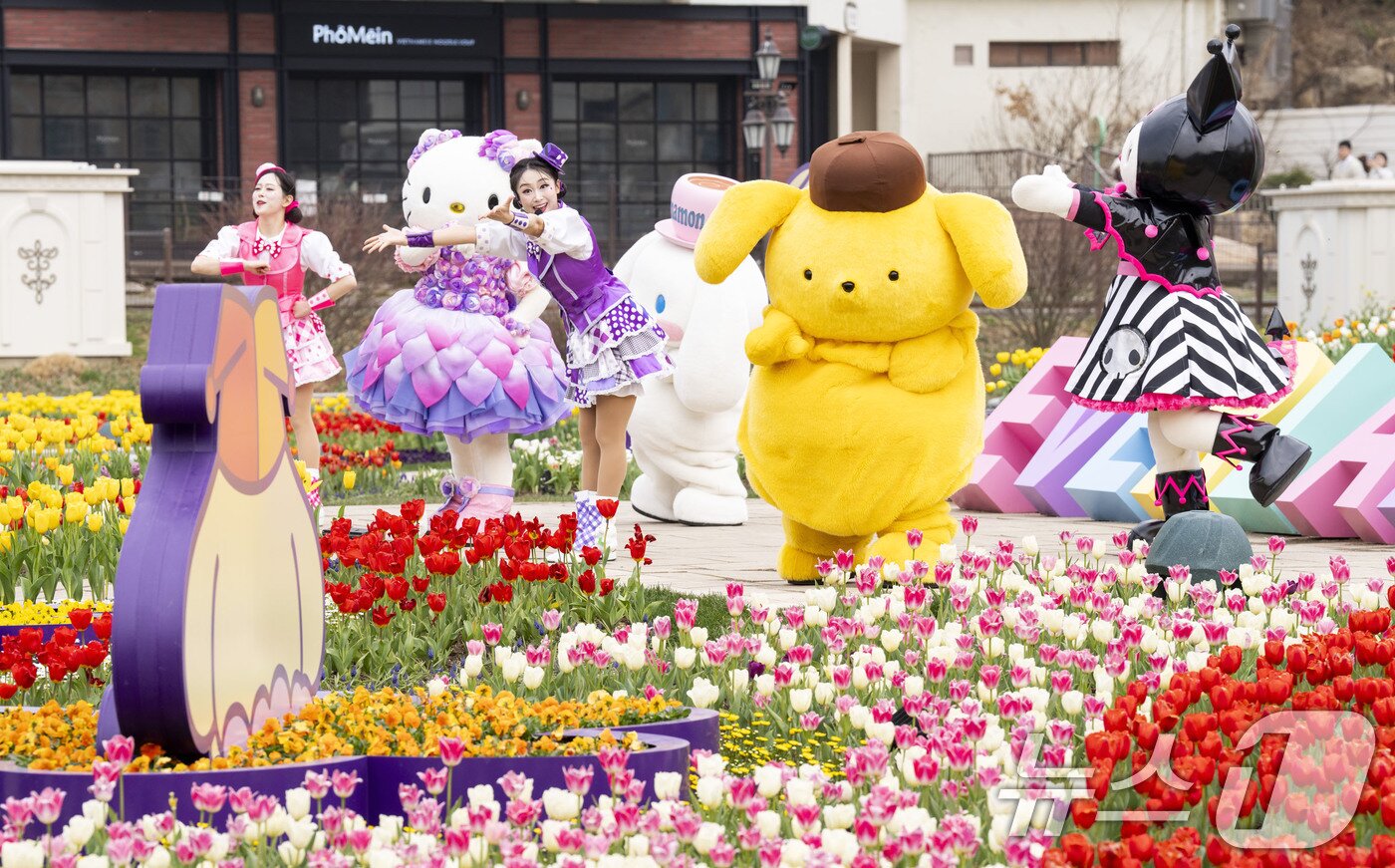 본문 이미지 - 국내 최초 야외 산리오캐릭터즈 오리지널 공연 &#39;산리오 캐릭터즈 댄스타임&#39; 모습. &#40;삼성물산 제공. 재판매 및 DB 금지&#41; /뉴스1