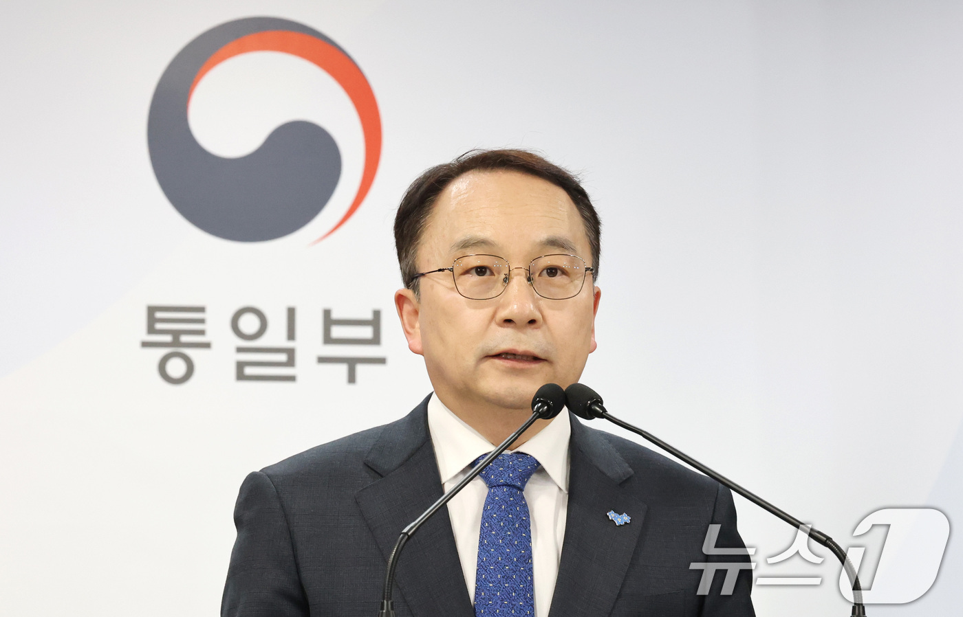 (서울=뉴스1) 임세영 기자 = 구병삼 통일부 대변인이 14일 서울 종로구 정부서울청사에서 정례브리핑을 하고 있다.  2025.4.14/뉴스1