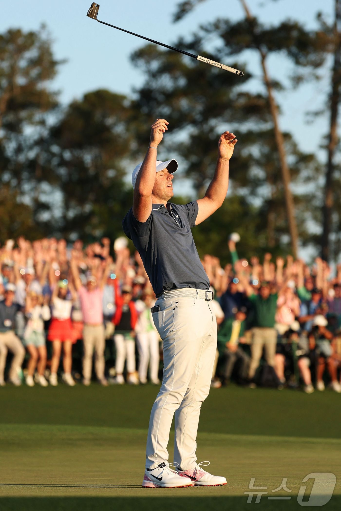 (오거스타 AFP=뉴스1) 우동명 기자 = 북아일랜드의 로리 매킬로이가 13일(현지시간) 조지아주 오거스타 내셔널 골프클럽에서 열린 제89회 마스터스 토너먼트 연장서 17번째 도전 …