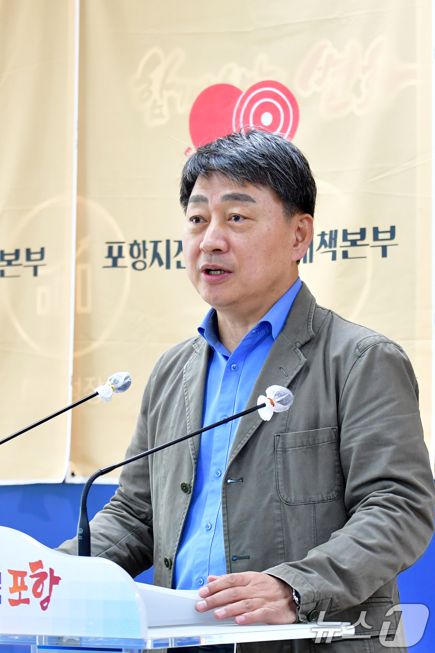 (포항=뉴스1) 최창호 기자 = 모성은 포항지진범시민대책본부 의장이 14일 포항시청 브리핑 룸에서 포항촉발지진 정신적피해보상 청구소송 항소심(5월 13일)을 앞두고  지역 지도층의 …