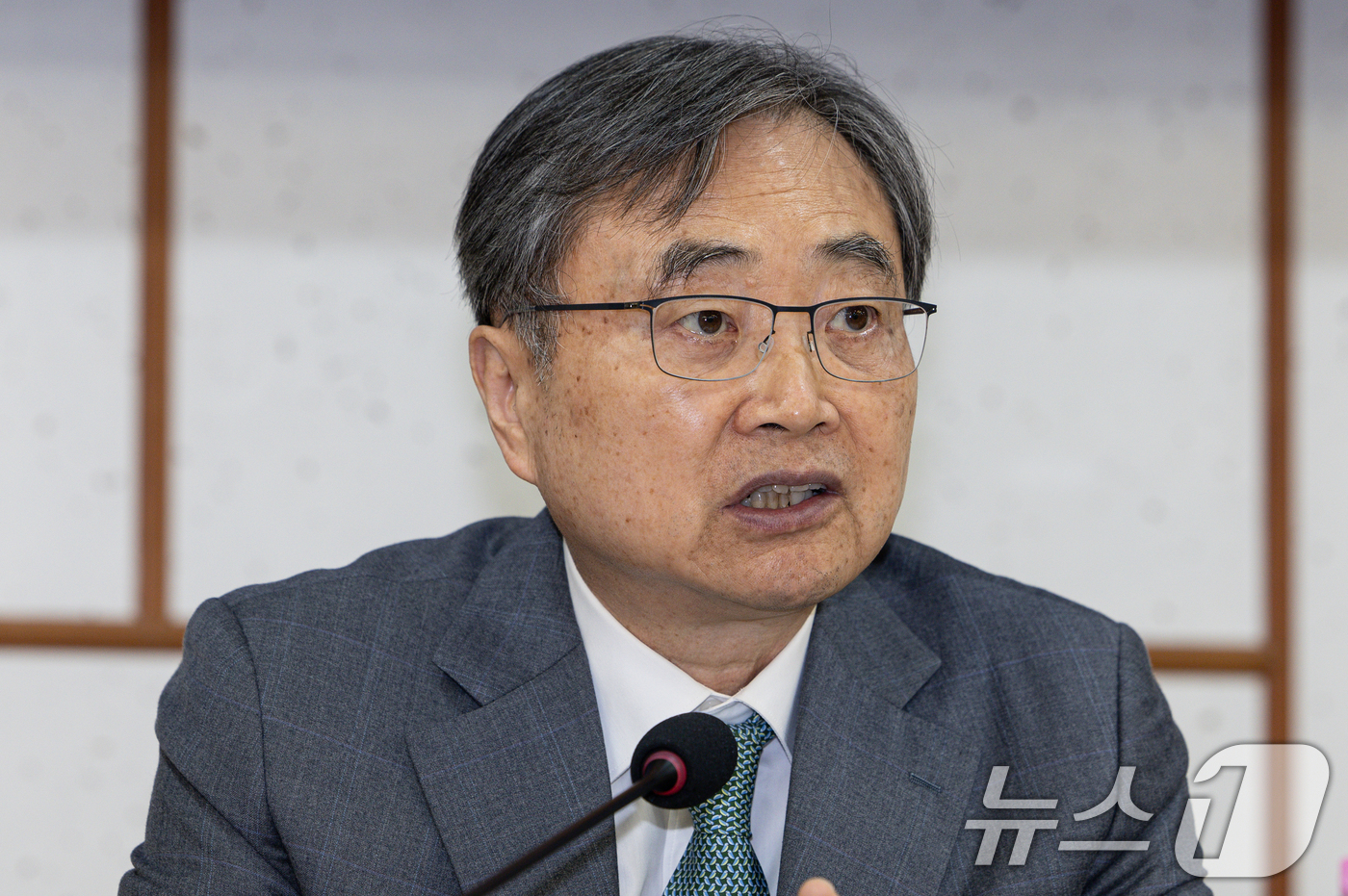 (서울=뉴스1) 이재명 기자 = 조현 전 UN 대사가14일 오전 서울 여의도 국회 의원회관에서 열린 동북아평화경제협회 세미나에서 주제발표를 하고 있다. 2025.4.14/뉴스1