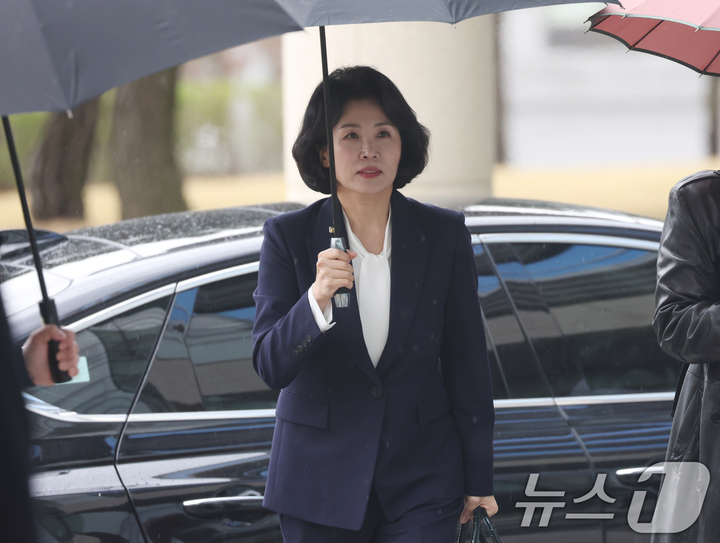 (수원=뉴스1) 김영운 기자 = '공직선거법 위반' 혐의로 1심에서 벌금형을 선고받은 이재명 더불어민주당 대표 배우자 김혜경 씨가 14일 오후 경기 수원시 영통구 수원고등법원에서 …