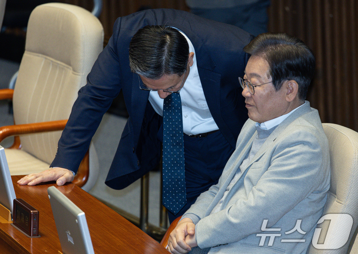 (서울=뉴스1) 이재명 기자 = 제21대 대통령선거에 출마한 이재명 전 더불어민주당 대표가 14일 오후 서울 여의도 국회에서 열린 제424회 국회(임시회) 제2차 본회의에서 정성호 …