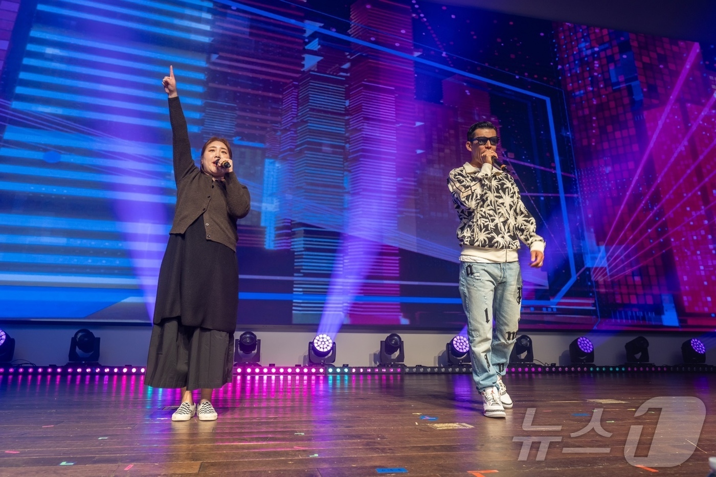 (서울=뉴스1) = 한국컴패션은 지난 12일 인천 영종국제도시 파라다이스시티 그랜드볼룸에서 2025 나눔 콘서트 ‘꽃서트’를 개최했다.이날 행사에는 컴패션 홍보대사 션을 비롯 페퍼 …