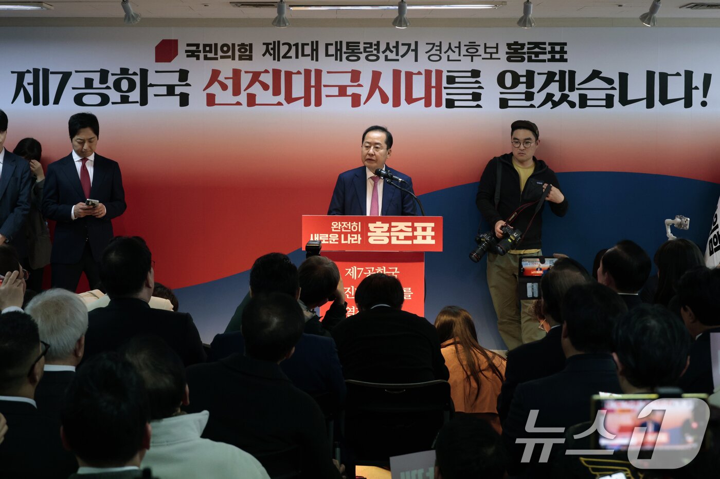 본문 이미지 - 홍준표 전 대구시장이 14일 서울 여의도 선거캠프에서 제21대 대통령선거 출마를 선언하고 있다. (공동취재) 2025.4.14/뉴스1 ⓒ News1 박정호 기자