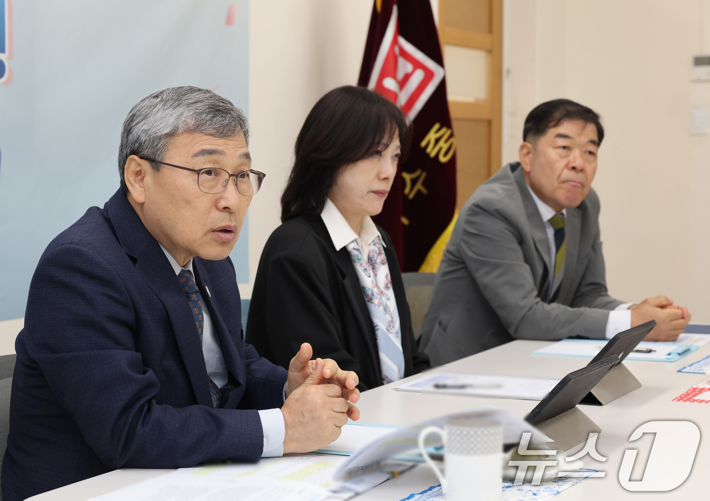 (서울=뉴스1) = 정근식 서울시교육감이 14일 서울 중구 덕수중학교를 방문해 '서울형 교육복지사업 운영 현황 및 내실화 방안'을 주제로 간담회를 하고 있다. (서울시교육청 제공 …