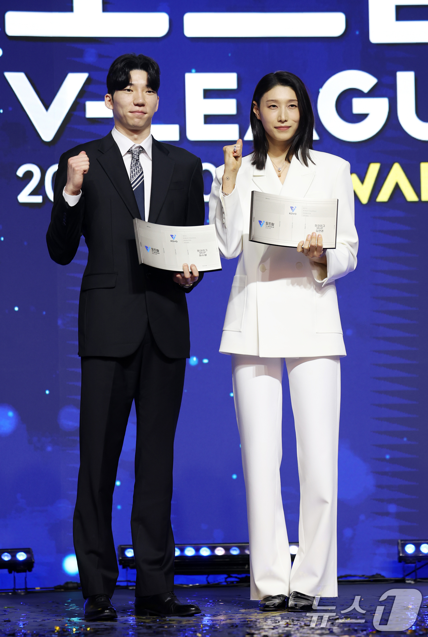 (서울=뉴스1) 이승배 기자 = 14일 오후 서울 서대문구 그랜드 스위스 호텔에서 열린 프로배구 '2024-2025 도드람 V리그' 시상식에서 남자부, 여자부 정규리그 MVP상을 …