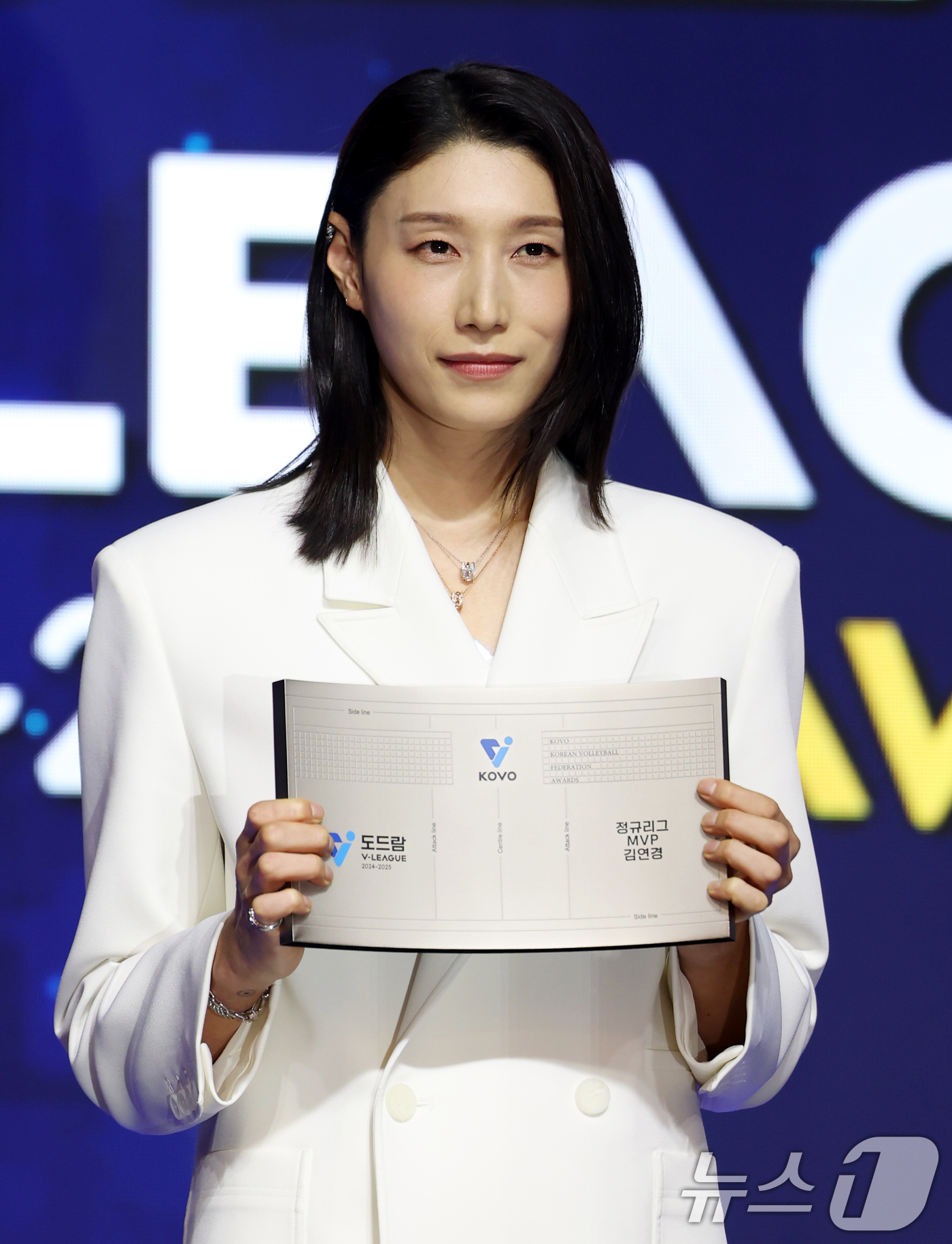 (서울=뉴스1) 이승배 기자 = 14일 오후 서울 서대문구 그랜드 스위스 호텔에서 열린 프로배구 '2024-2025 도드람 V리그' 시상식에서 여자부 정규리그 MVP상을 수상한 흥 …
