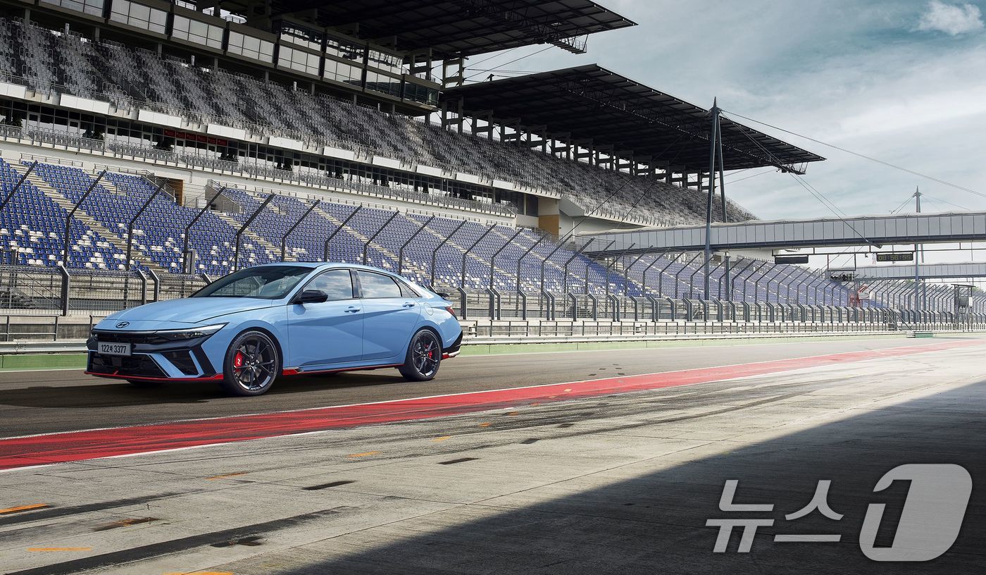 (서울=뉴스1) = 현대자동차가 준중형 세단 '더 뉴 아반떼'의 연식 변경 모델 '2026 아반떼'를 15일 출시하고 본격적인 판매에 돌입한다고 밝혔다.사진은 2026 아반떼 N …