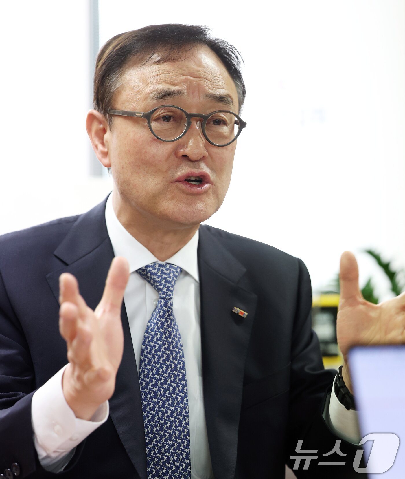 본문 이미지 - 송치영 소상공인연합회장이 서울 영등포구 소상공인연합회에서 뉴스1과 인터뷰를 하고 있다. 2025.4.15/뉴스1 ⓒ News1 오대일 기자