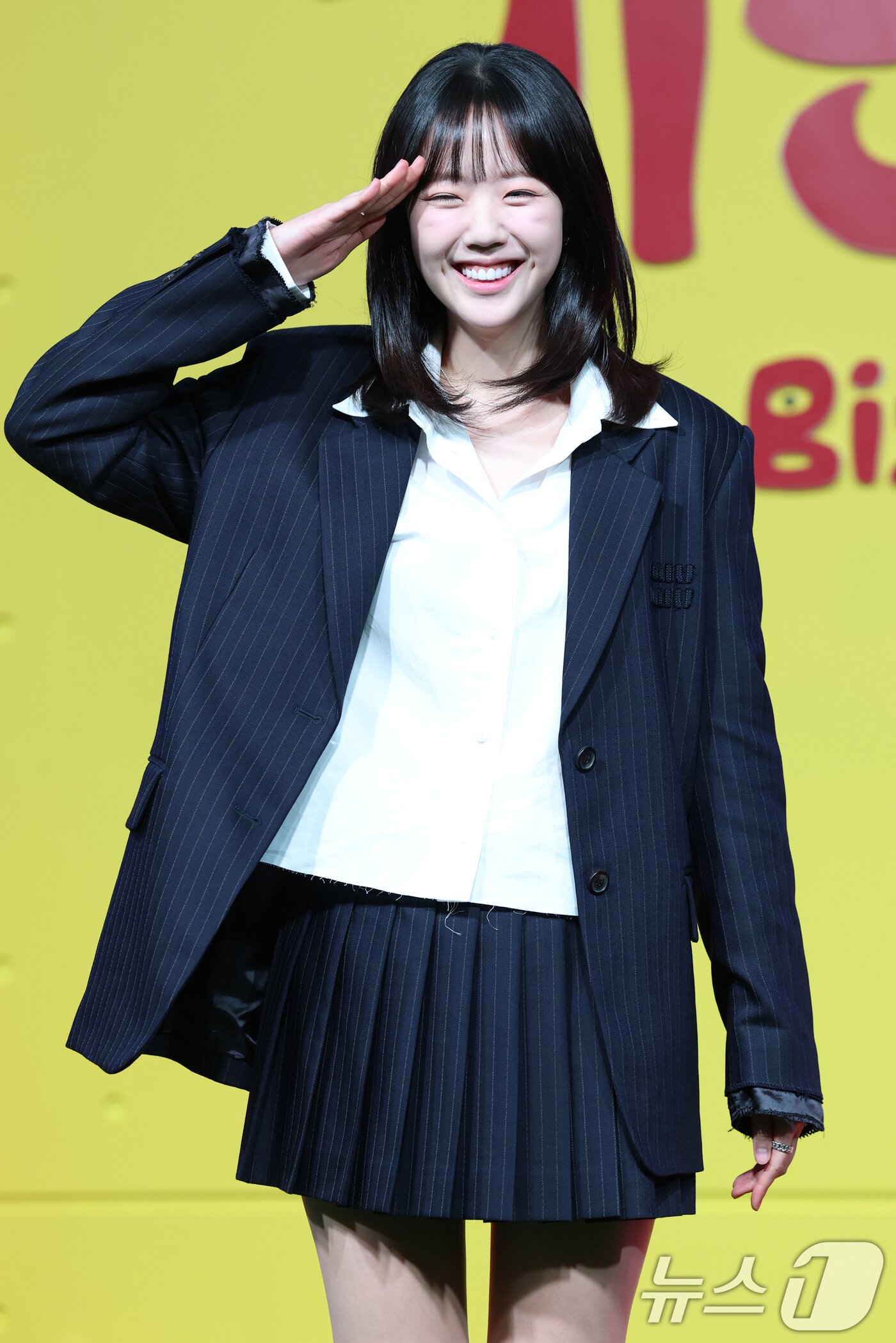 본문 이미지 - 방송인 지예은이 15일 서울 종로구 JW메리어트 동대문 스퀘어 서울에서 열린 넷플릭스 새 예능 &#39;대환장 기안장&#39; 기자간담회에서 포즈를 취하고 있다. &#39;대환장 기안장&#39;은 기안적 낭만이 가득한 울릉도 기안장에서 기안84와 서포트 멤버 방탄소년단 진, 배우 지예은이 숙박객들과 펼치는 기상천외한 신개념 민박 버라이어티다. 2025.4.15/뉴스1 ⓒ News1 권현진 기자