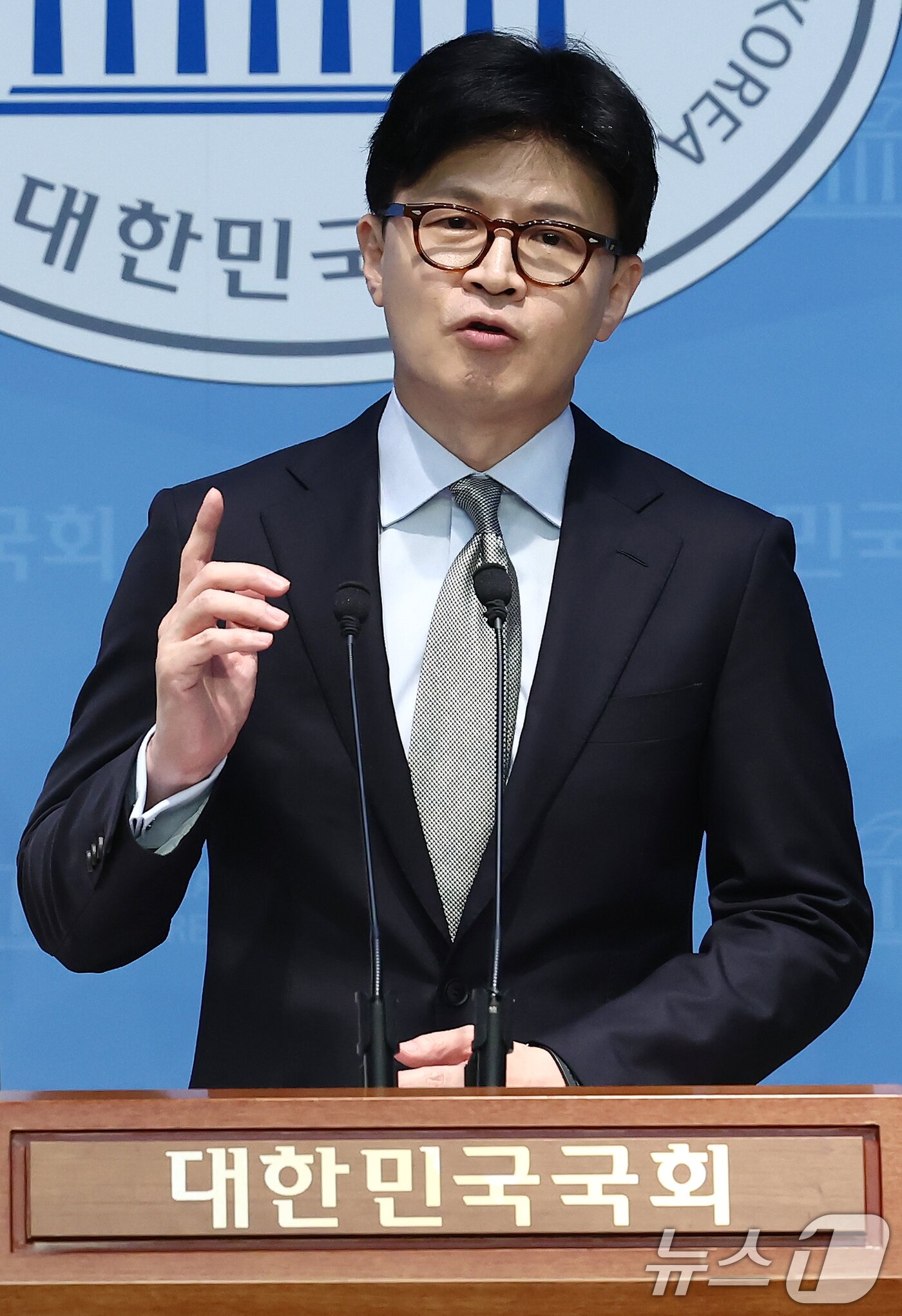 본문 이미지 - 국민의힘 대선 경선에 나선 한동훈 전 대표가 15일 서울 여의도 국회 소통관에서 정책 비전을 발표하고 있다. 2025.4.15/뉴스1 ⓒ News1 김민지 기자