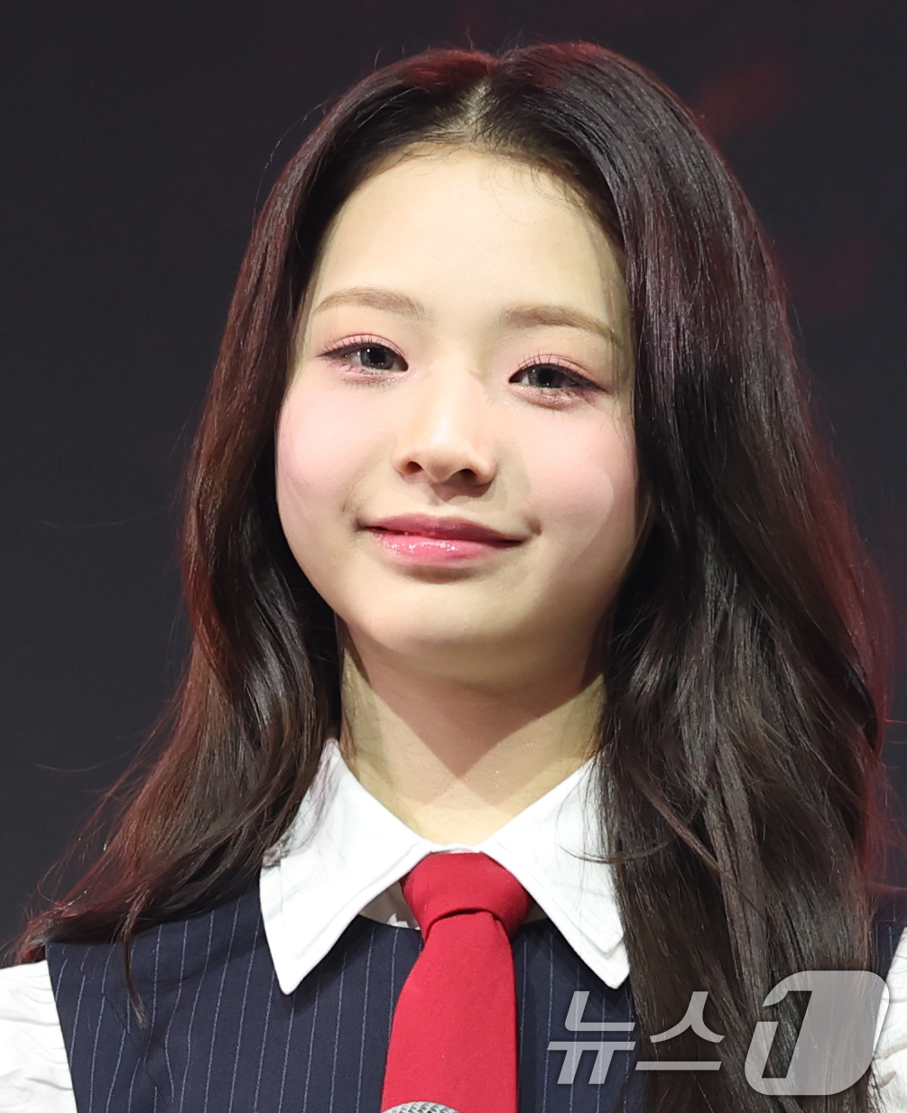 (서울=뉴스1) 권현진 기자 = 그룹 유니스(UNIS)의 임서원이 15일 서울 광진구 예스24 라이브홀에서 가진 두 번째 미니앨범 '스위시(SWICY)' 발매 쇼케이스에서 매력을 …