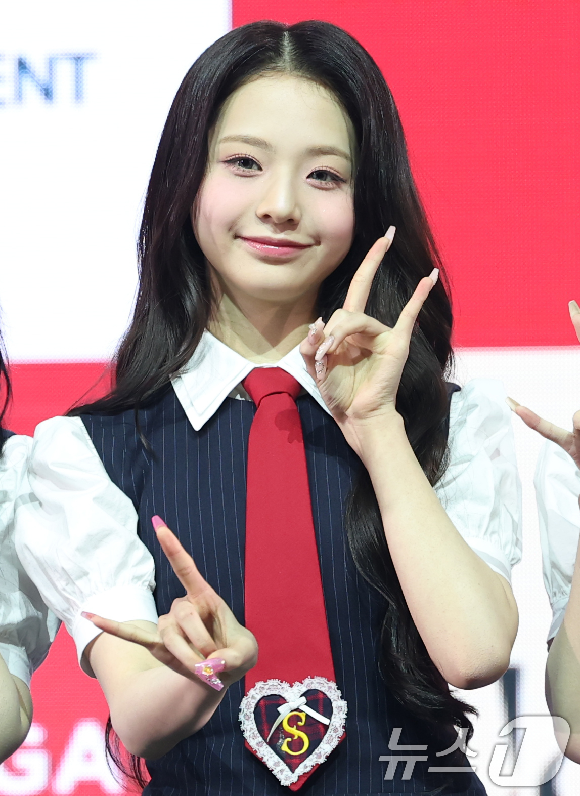 (서울=뉴스1) 권현진 기자 = 그룹 유니스(UNIS)의 임서원이 15일 서울 광진구 예스24 라이브홀에서 가진 두 번째 미니앨범 '스위시(SWICY)' 발매 쇼케이스에서 포즈를 …