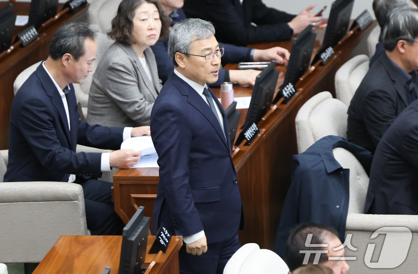 (서울=뉴스1) 허경 기자 = 정근식 서울시교육감이 15일 서울 중구 서울시의회에서 열린 제330회 임시회 본회의 개회식에 참석하고 있다. 2025.4.15/뉴스1