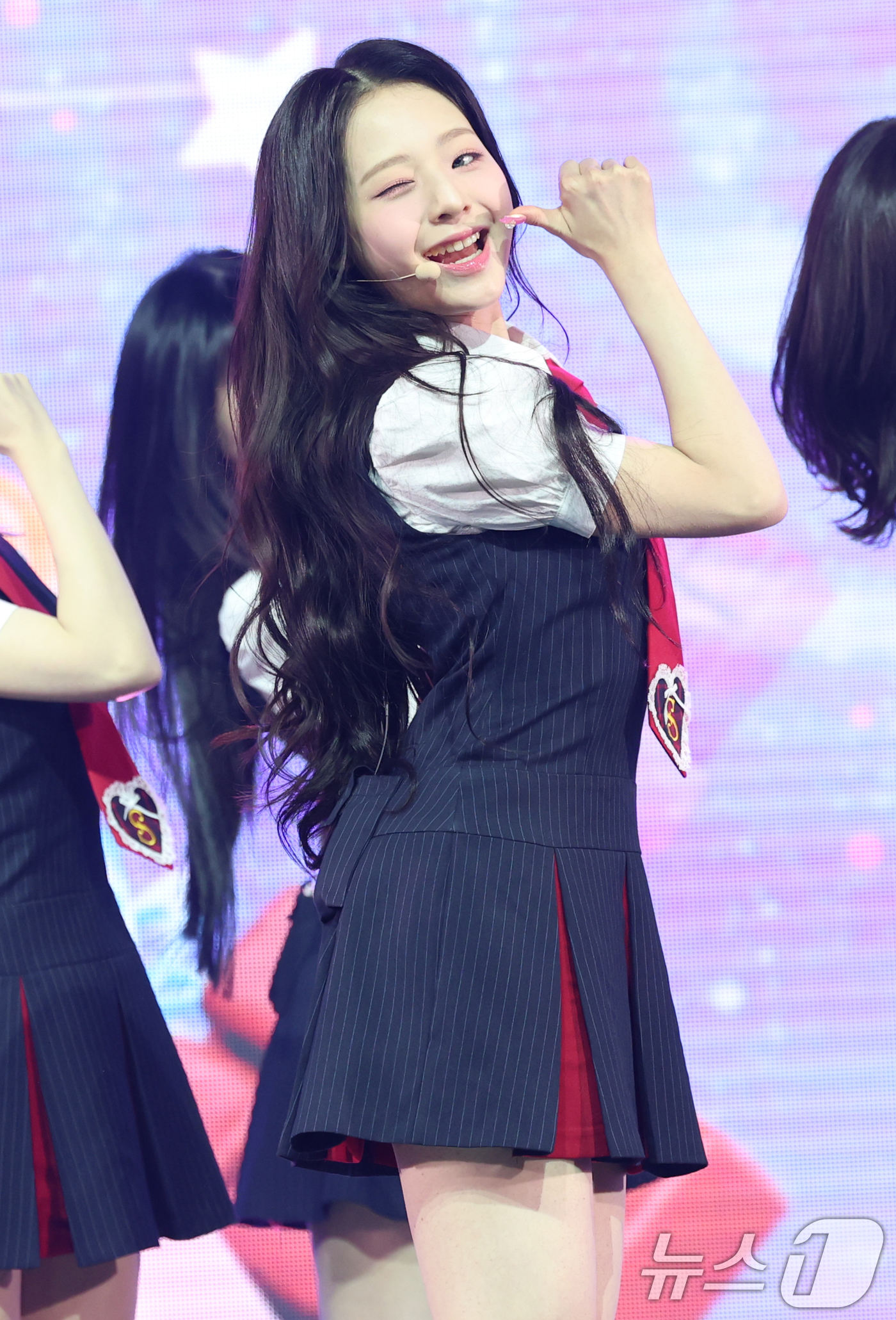 (서울=뉴스1) 권현진 기자 = 그룹 유니스(UNIS)의 임서원이 15일 서울 광진구 예스24 라이브홀에서 가진 두 번째 미니앨범 '스위시(SWICY)' 발매 쇼케이스에서 수록곡 …