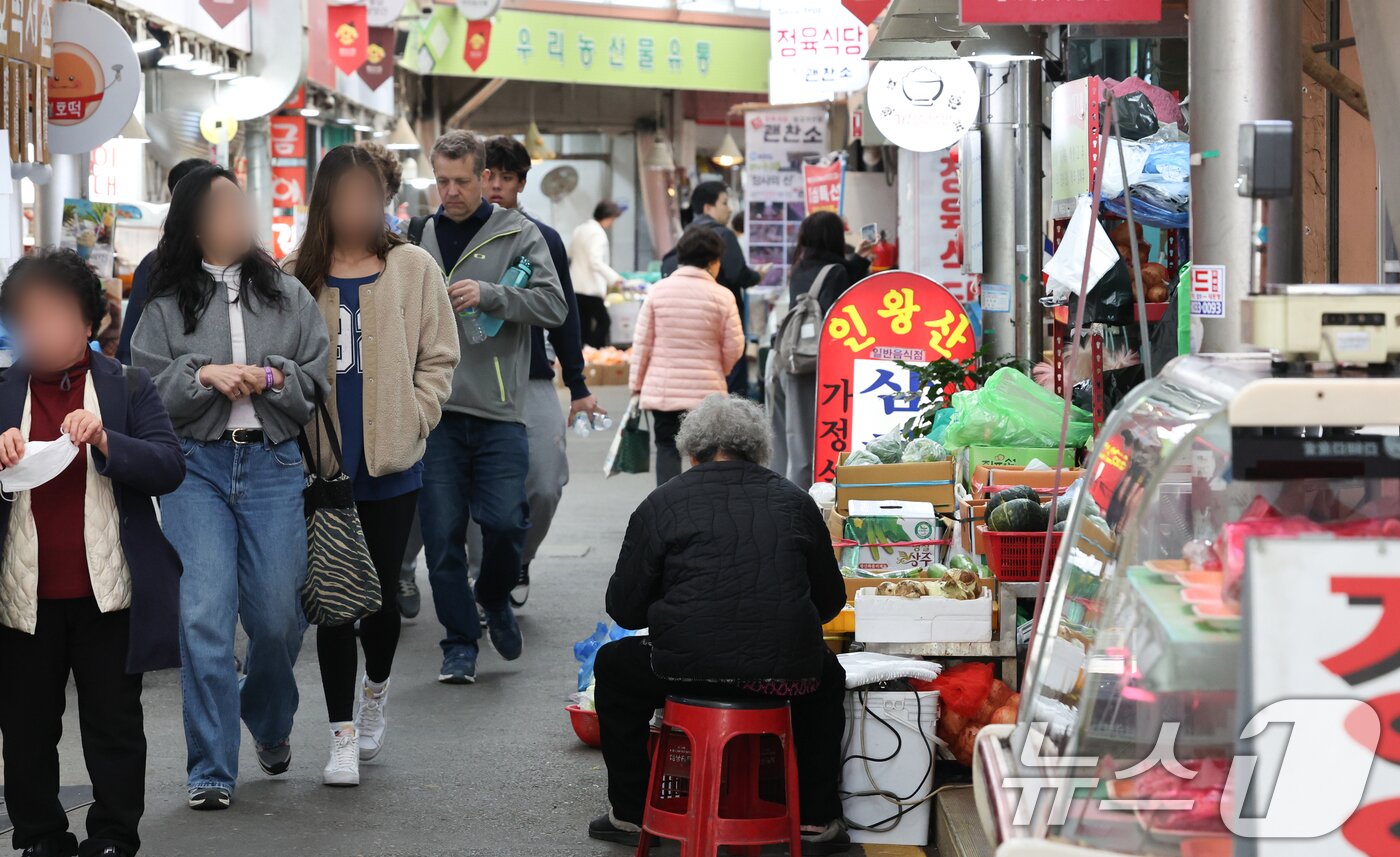 본문 이미지 - 서울 종로구의 한 전통시장 모습. /뉴스1 ⓒ News1 허경 기자