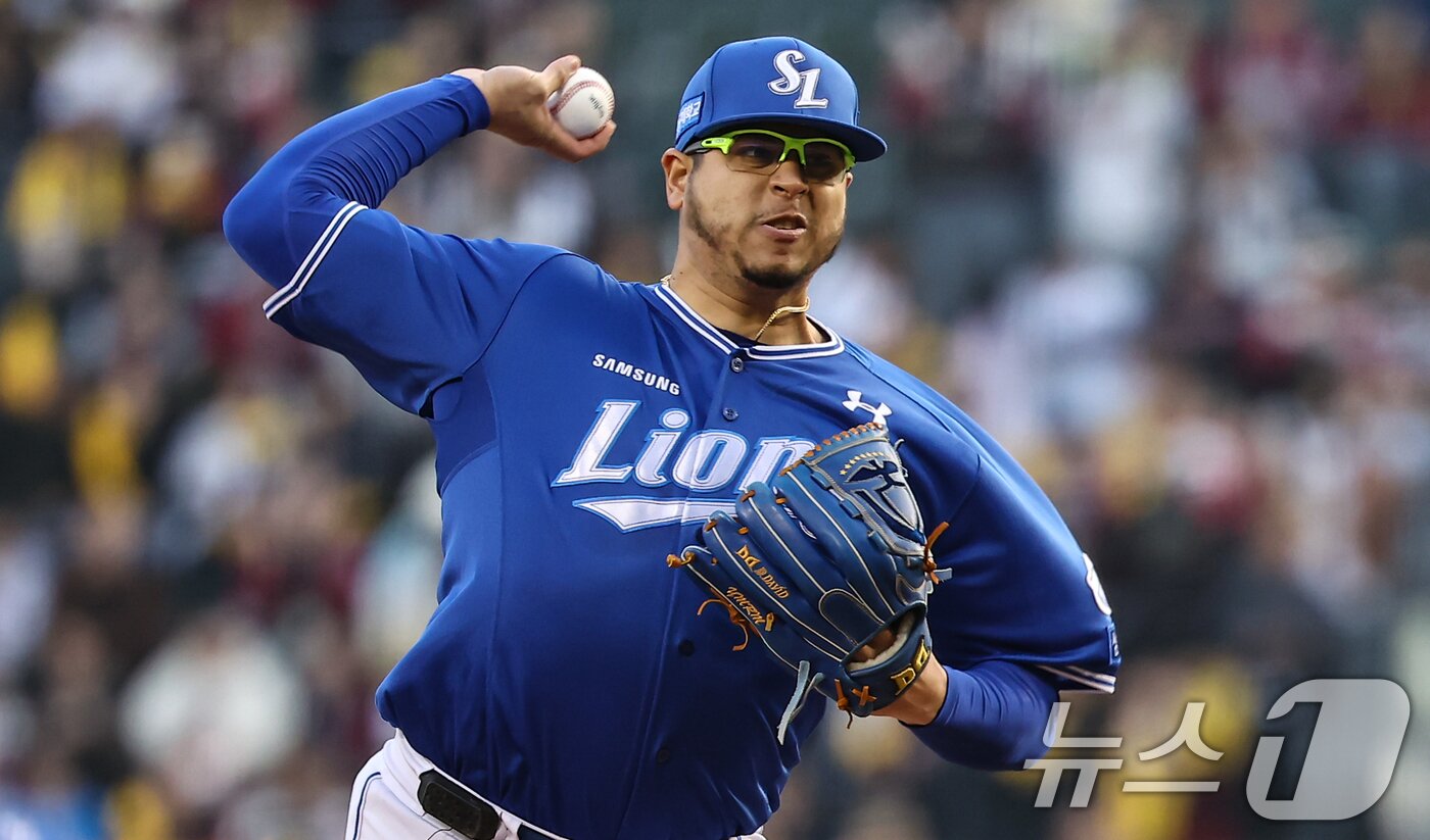 본문 이미지 - 키움을 떠나 삼성에서 활약 중인 아리엘 후라도. / 뉴스1 DB ⓒ News1 김도우 기자