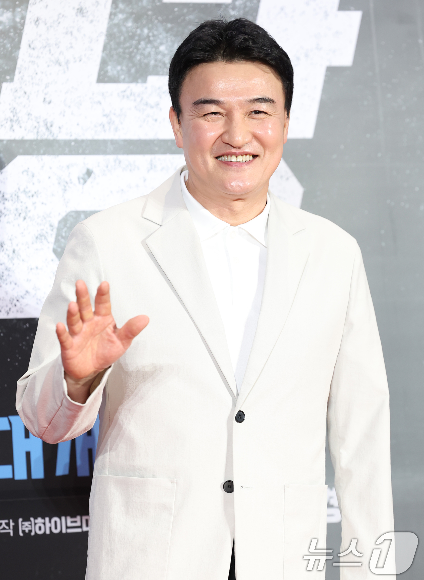 (서울=뉴스1) 권현진 기자 = 배우 박중훈이 15일 서울 강남구 메가박스 코엑스에서 열린 영화 '야당'(감독 황병국) VIP 시사회에 참석해 포즈를 취하고 있다.  2025.4. …